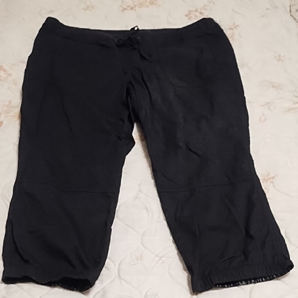 Old Navy Women's Black Capris